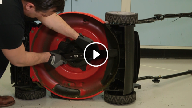 How to safely replace a mower blade (with video guide)